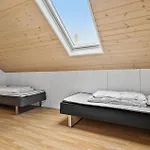 4 Bedroom Cozy In Ans By *