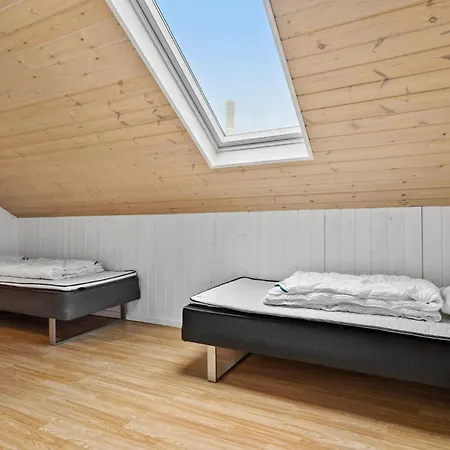 4 Bedroom Cozy In Ans By *