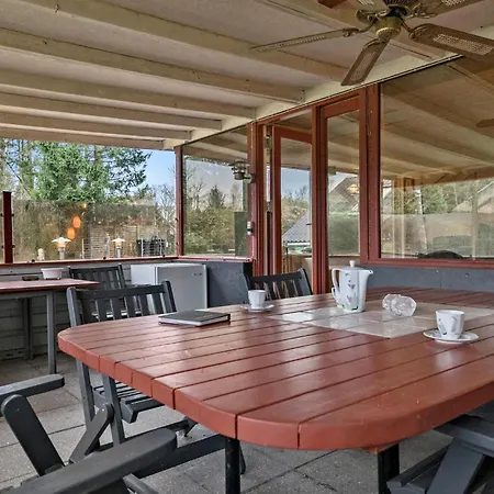 4 Bedroom Cozy In Ans By *