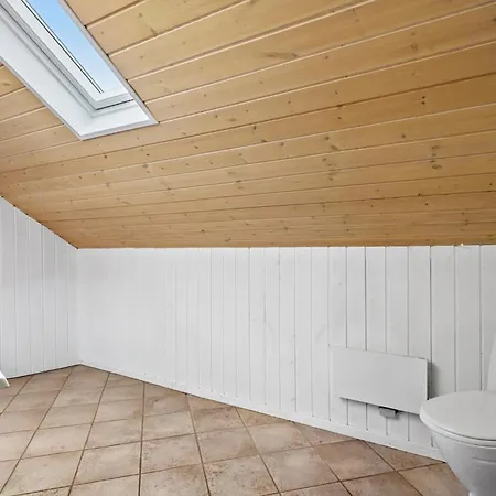 4 Bedroom Cozy In Ans By Roe