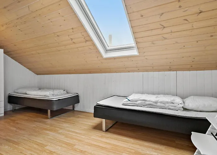 4 Bedroom Cozy In Ans By *