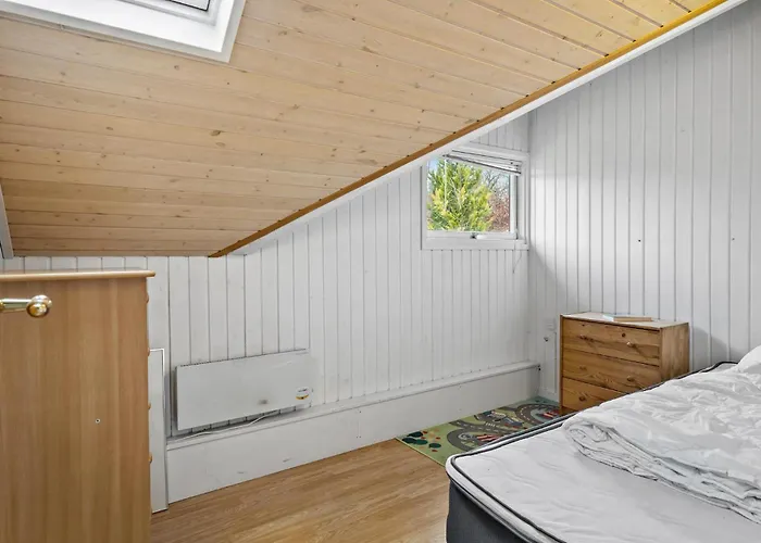 Holiday home 4 Bedroom Cozy In Ans By Roe