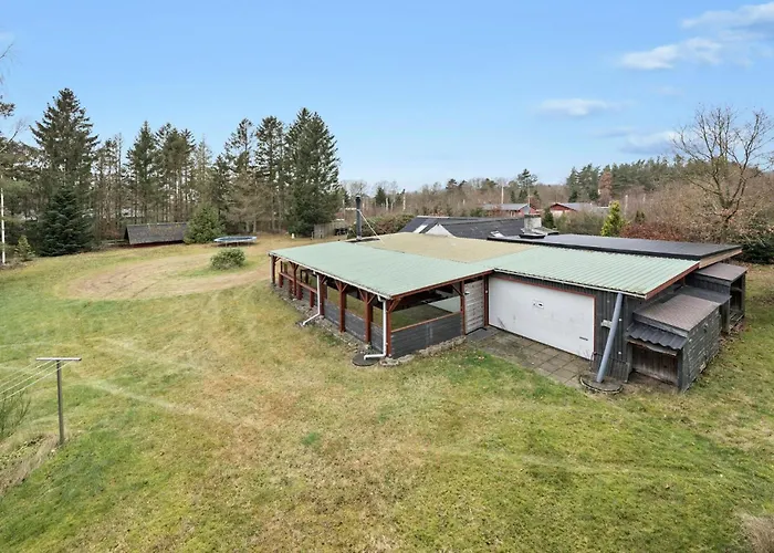 4 Bedroom Cozy In Ans By *