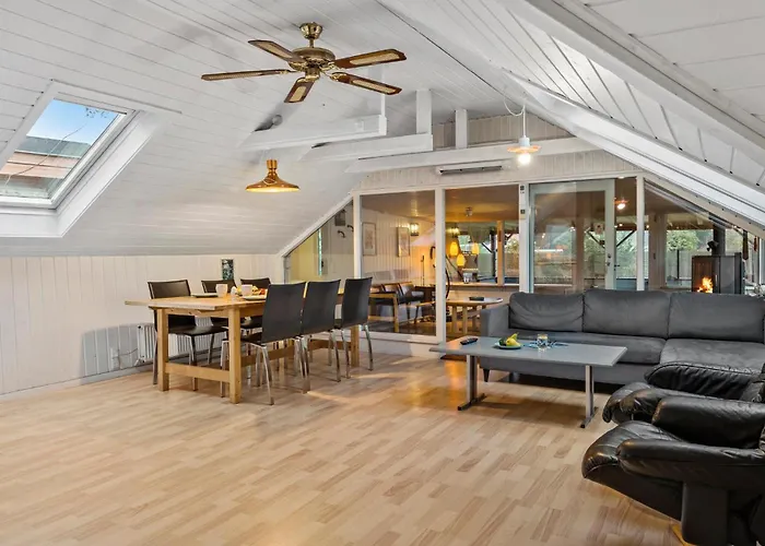 4 Bedroom Cozy In Ans By * Roe