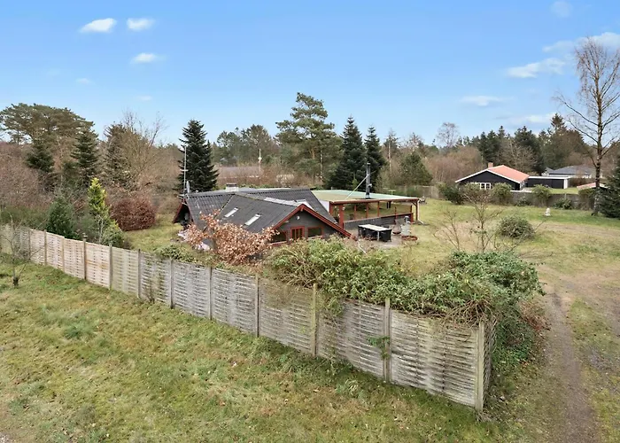 4 Bedroom Cozy In Ans By Holiday home *