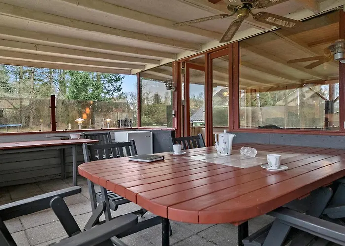 4 Bedroom Cozy In Ans By *