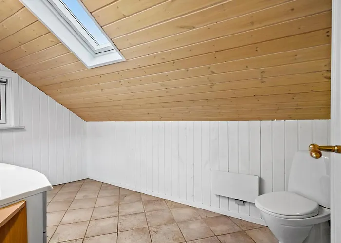 4 Bedroom Cozy In Ans By Roe